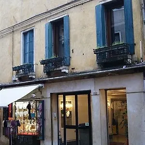 ** Otel Il Moro Di İtalya