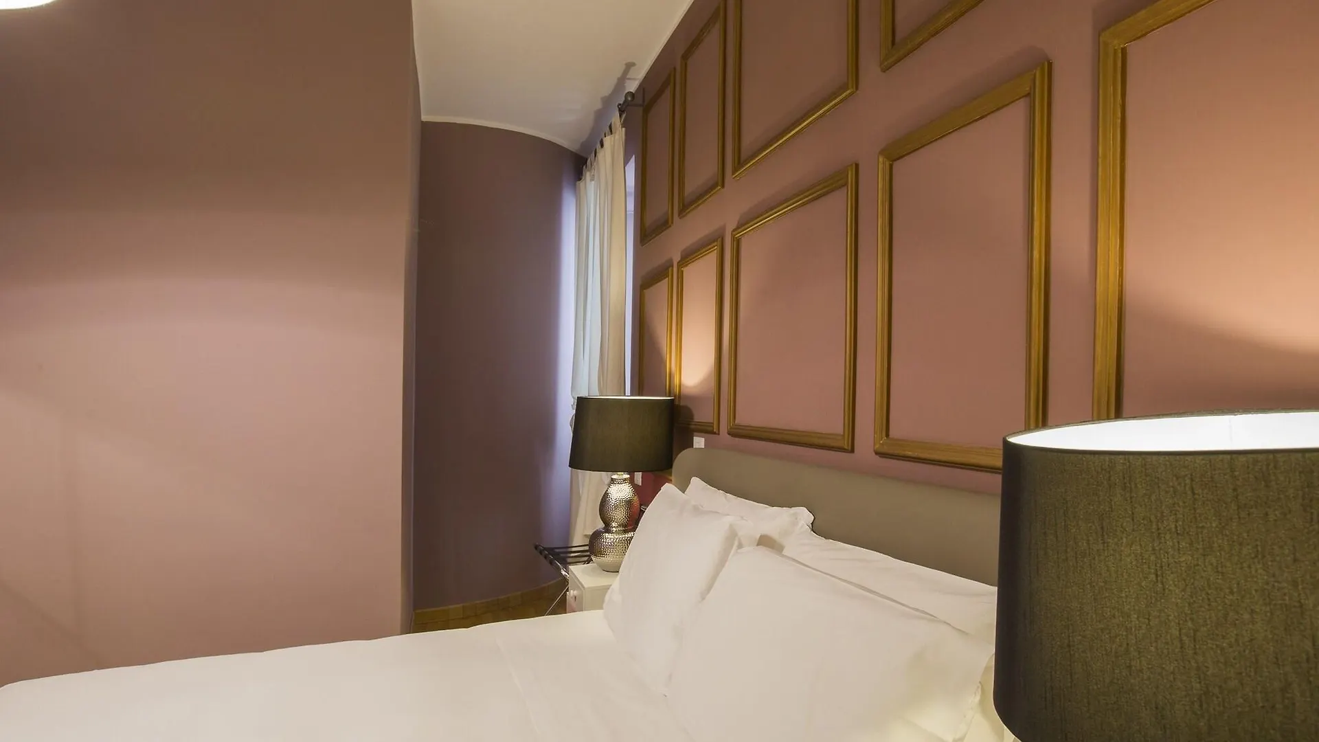 Dem Hotel Rome 2*,